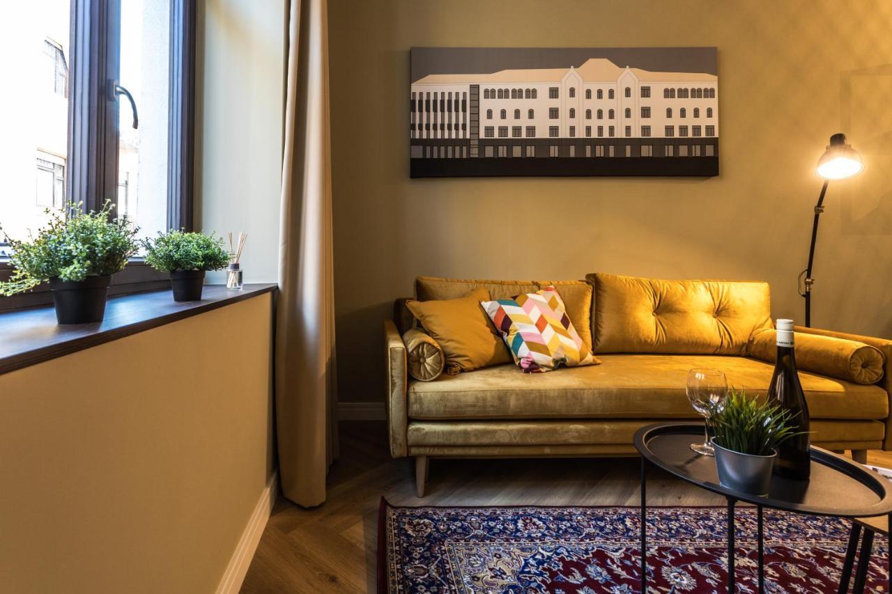 M15 Apartment *