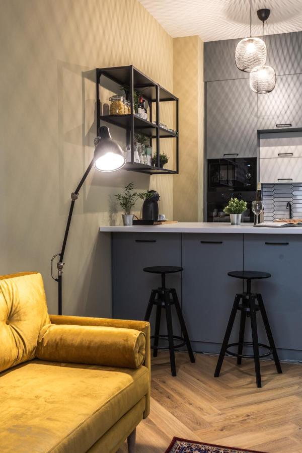 M15 Apartment Pecs